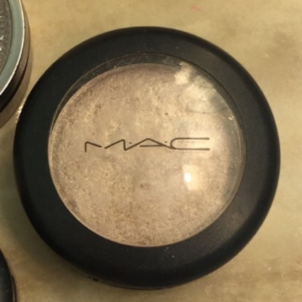 MAC pressed pigment